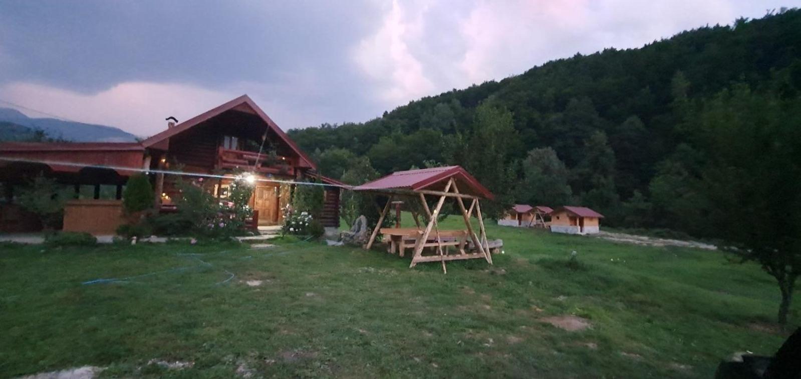 Plav Riverside Village 外观 照片